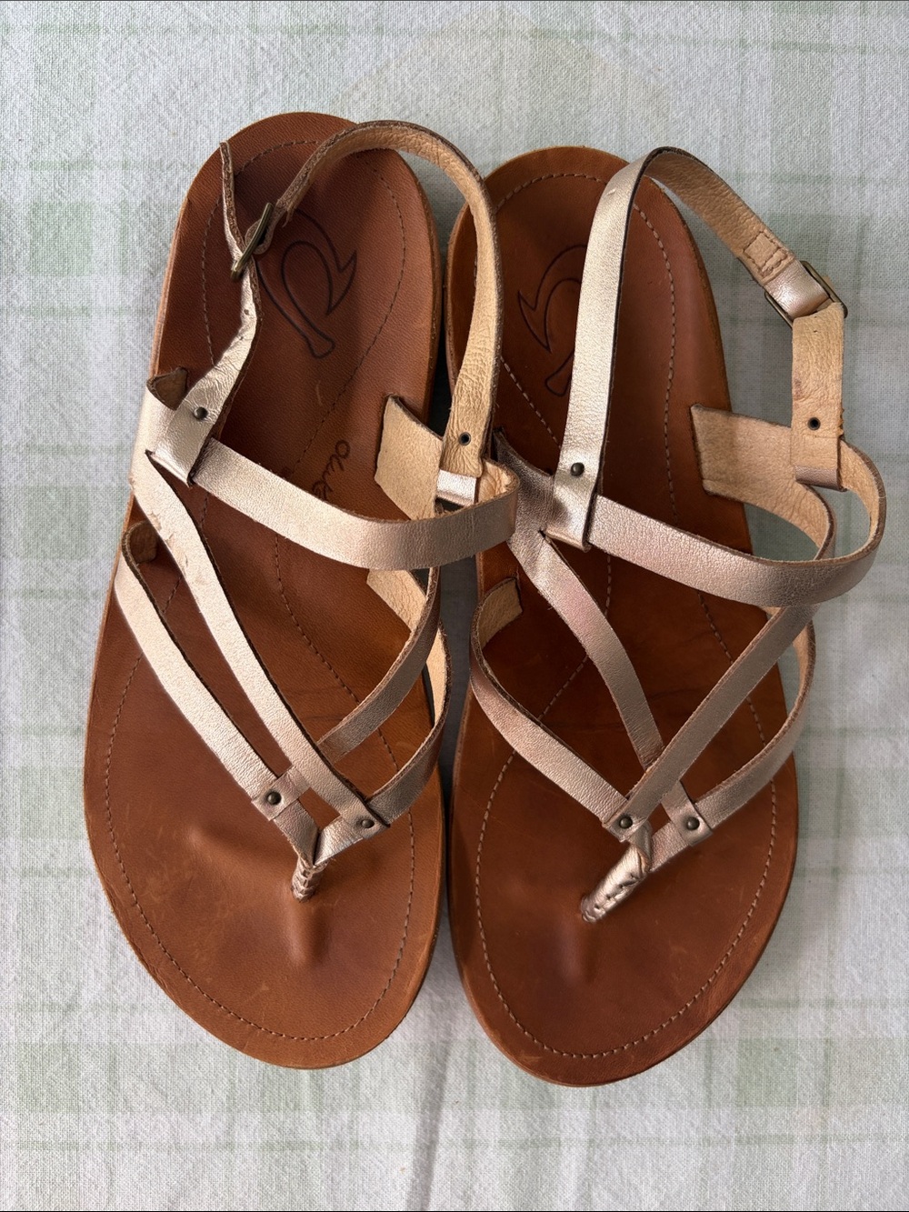 Olukai U’I KO’OWomen’s Metallic Strappy Toe-Loop Sandals - Rose Gold